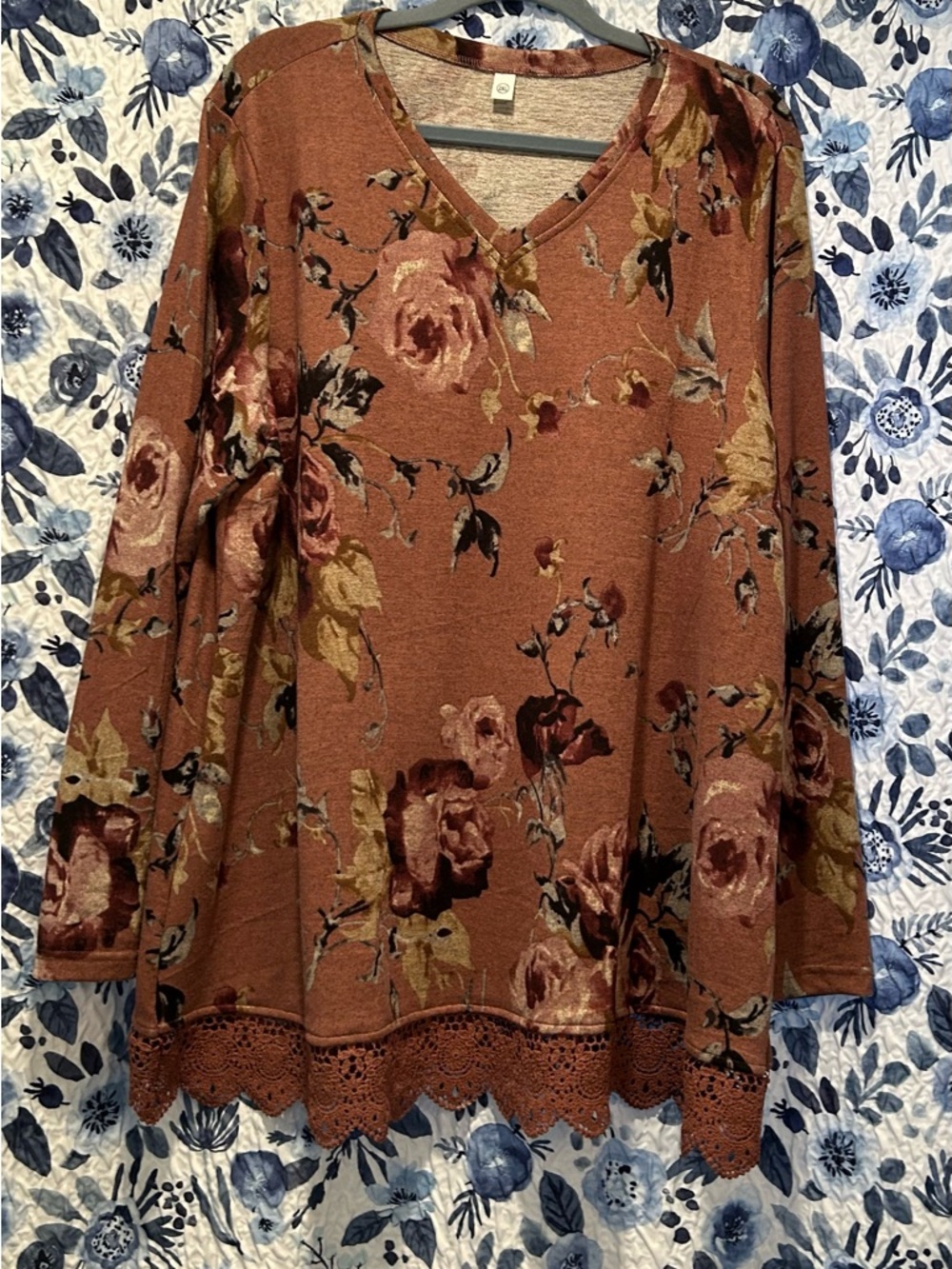 NWOT Floral V-Neck Long Sleeve Top with Lace Hem - Mauve